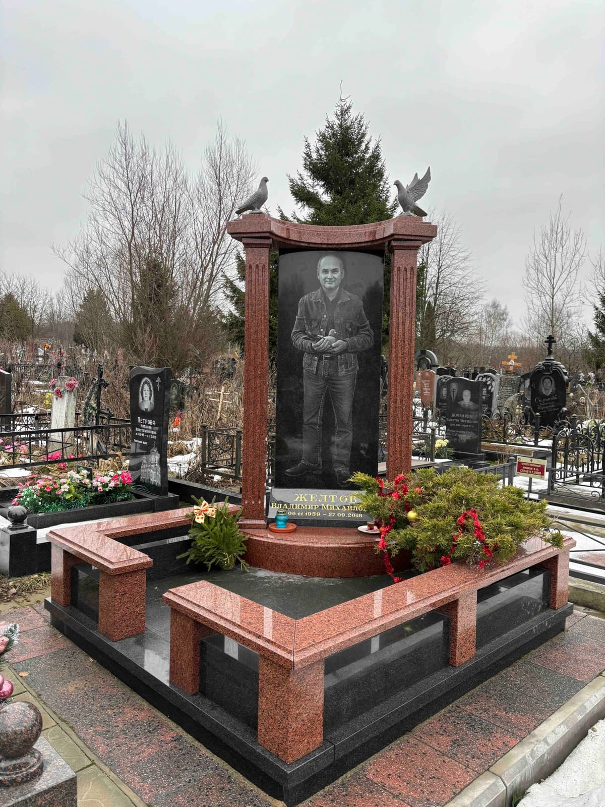 Художественная гравировка портрета на гранитном памятнике