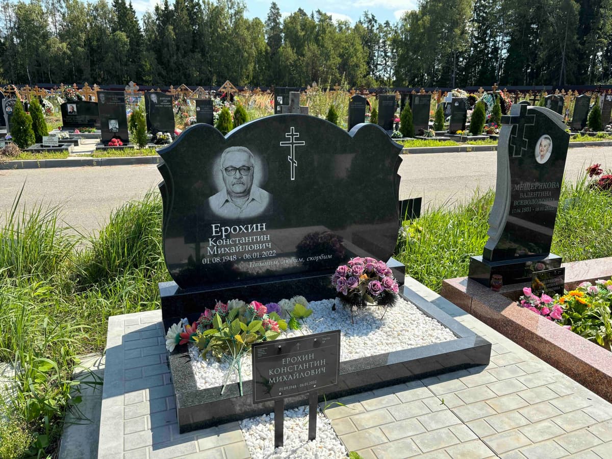 Производство гранитных памятников в мастерской