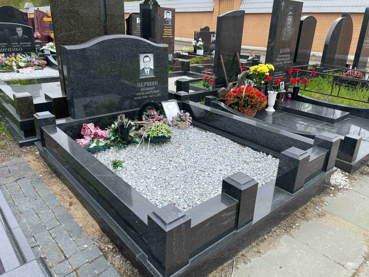 Гарантия 3 года на установку гранитного памятника